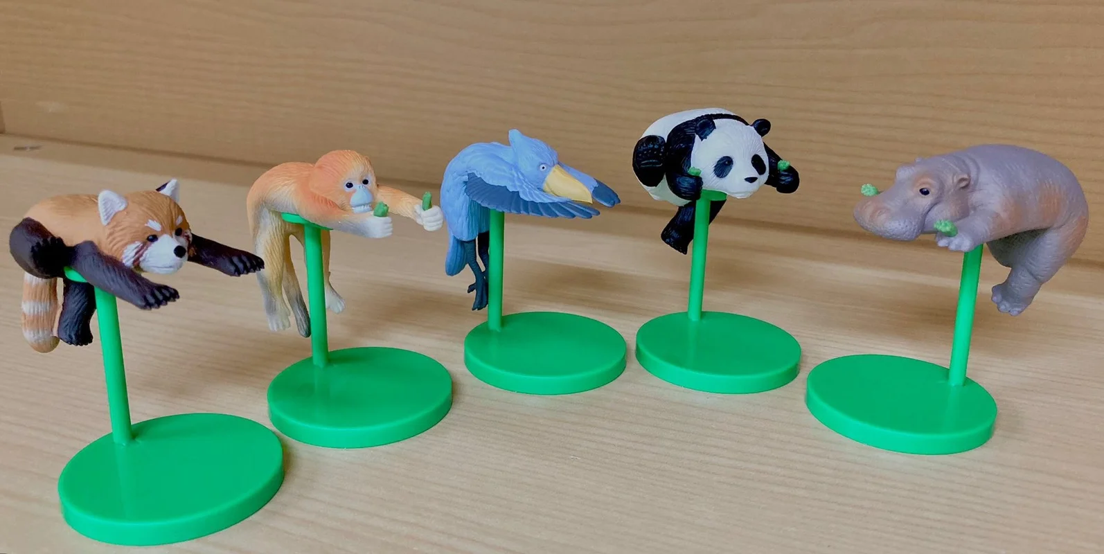 Bandai Kawaii Mini Animale Jucării Capsulă Panda pe faleza Hipopotam maimuță de Aur Whalehead barza Ornamente Anime Decor Imagine 2