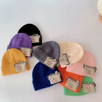 Toamna și iarna cald pălărie băieți fata 2021 vânzare fierbinte 8-piele de culoare etichetă lanț copii tricotate pălărie, copilul încătușat capota podium